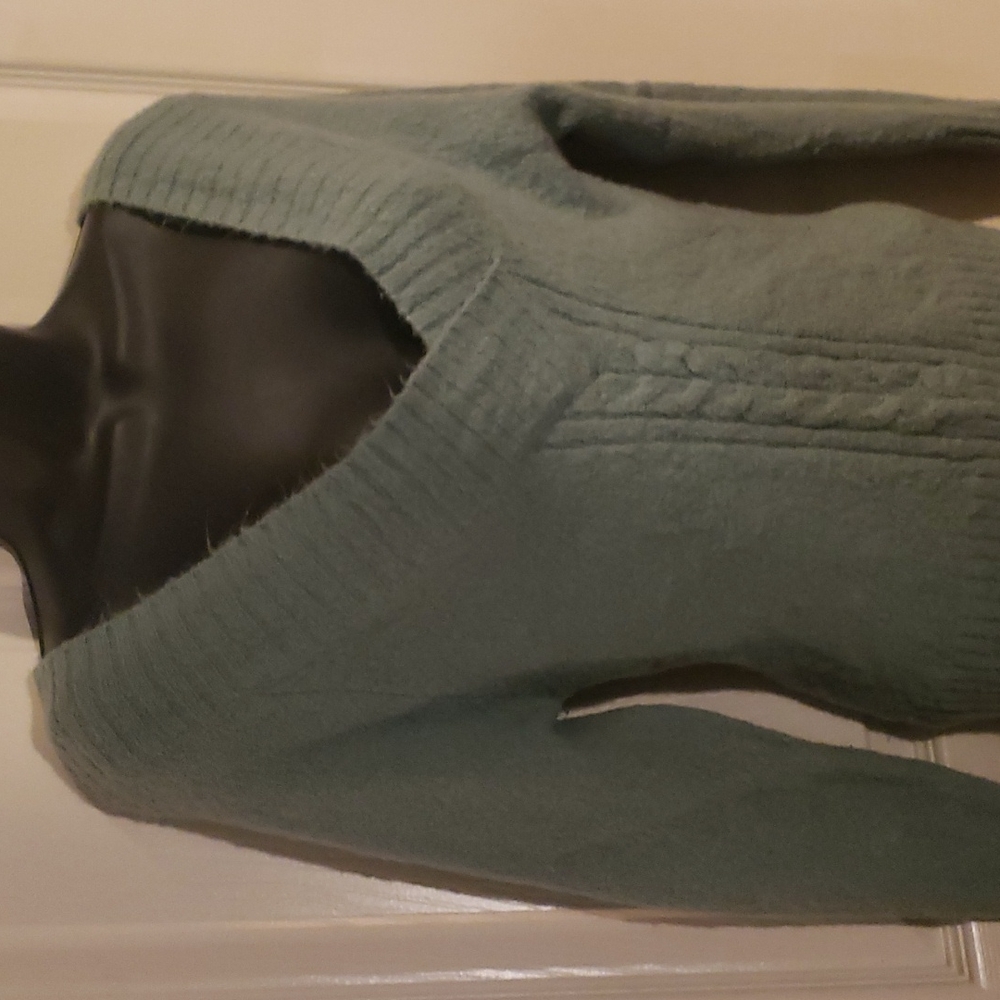 Pistachio sweater
